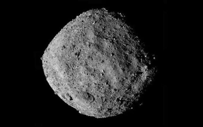 Bennu tem 1 chance em 2.500 de colidir com a Terra no ano 2135, por isso recebeu o apelido de "asteroide do fim do mundo".